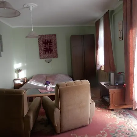 Konukevi Apartman Napsugar Vendeghaz Eğri