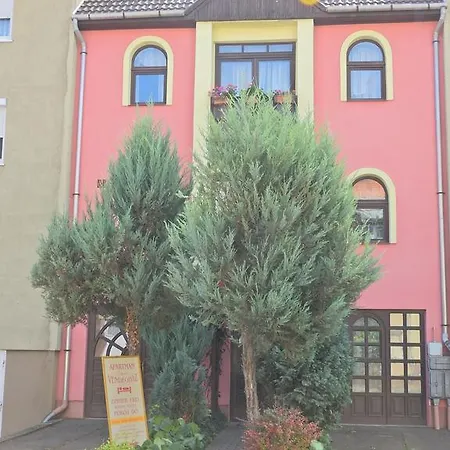 Apartman Napsugar Vendeghaz Eğri