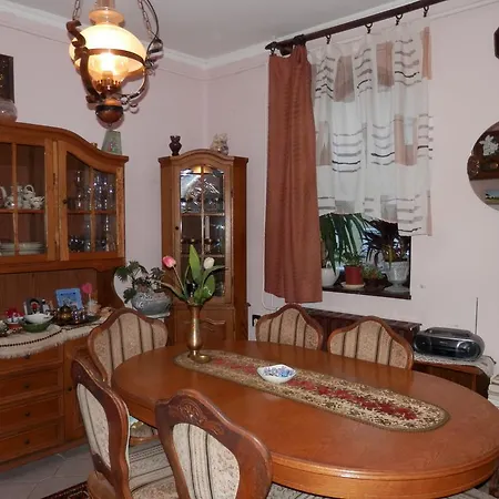 Apartman Napsugar Vendeghaz Guest house *